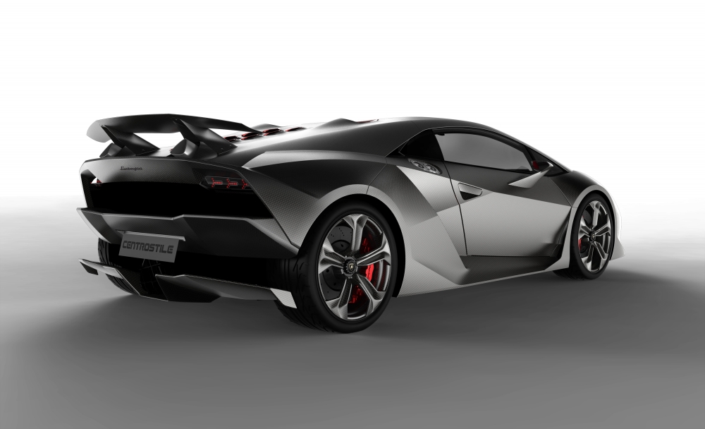 Unica i Aventador Roadster - szarża byka