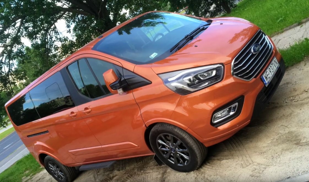 Ford Tourneo Custom - przestronny, komfortowy, uniwersalny i zeroemisyjny w wersji Plug-In Hybrid