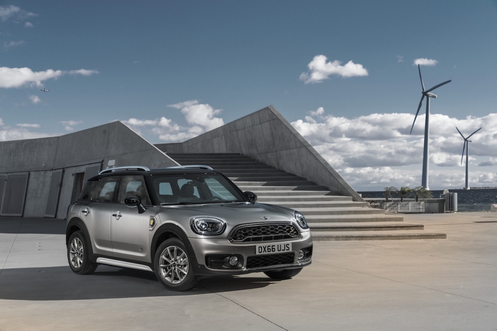Dwie twarze Mini na Poznań Motor Show 