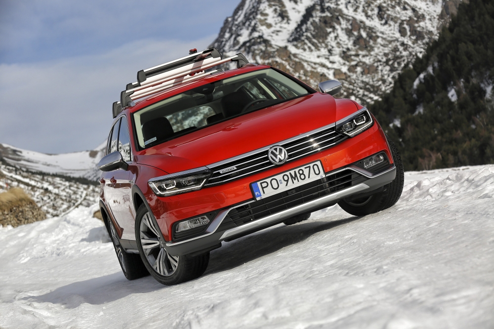 Nowy Passat Alltrack: najlepsze cechy aut drogowych i terenowych