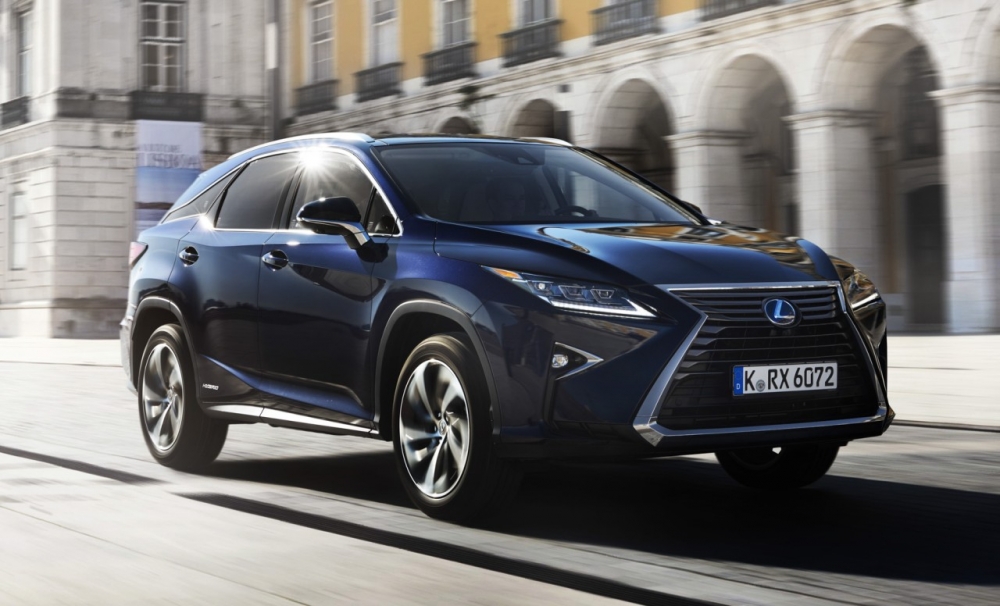 Historia hybryd Lexusa - od RX do UX