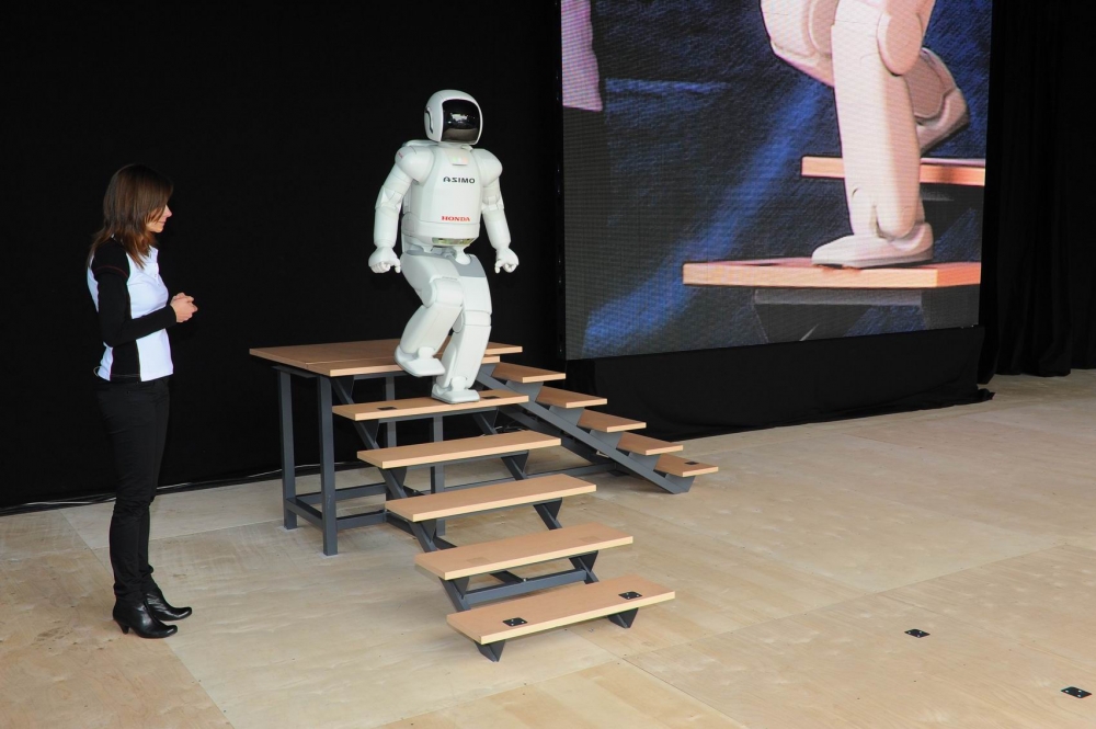 Udany debiut robota ASIMO w Polsce 