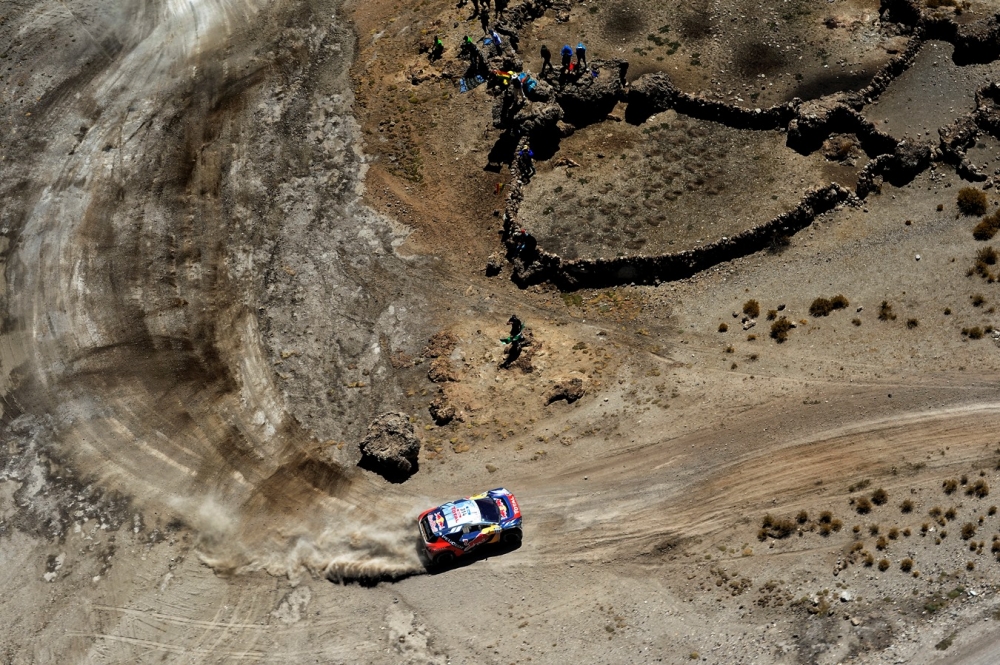 Rajd Dakar: trzy Peugeot 2008 DKR na czele na półmetku rajdu