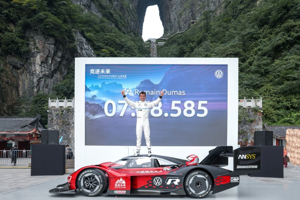 Volkswagen ID.R ustanawia pierwszy rekord wjazdu na górę Tianmen