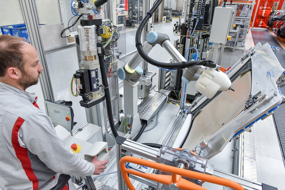 Robot KLARA zwiększa elastyczność linii produkcyjnej Audi