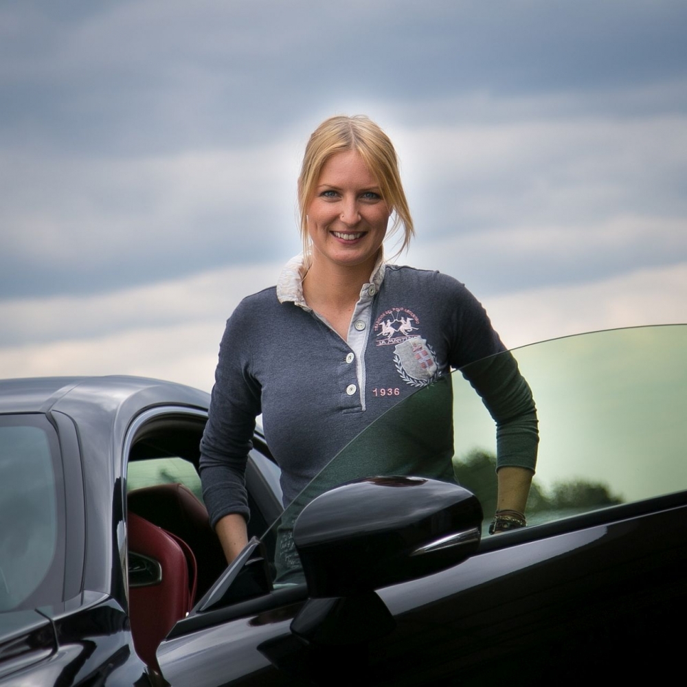 Klaudia Podkalicka za kierownicą Lexusa RC F