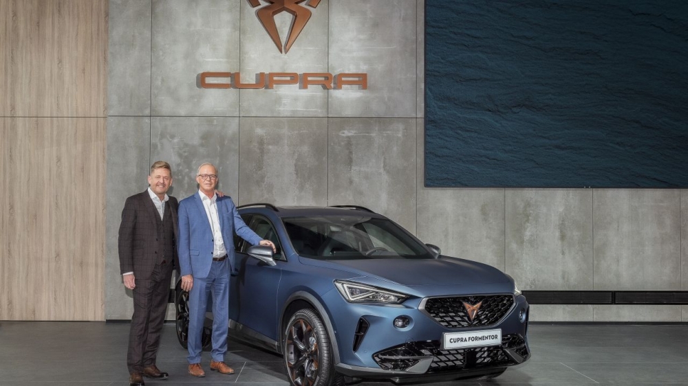 SEAT i CUPRA wprowadzają w życie strategię elektryfikacji