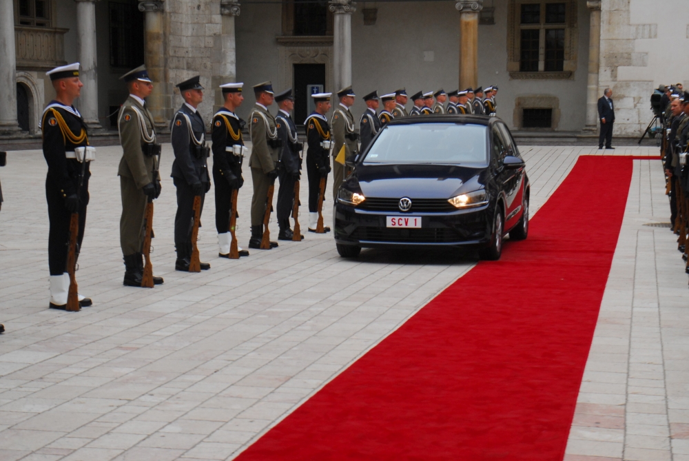 Licytacja Golfów, którymi podróżował papież Franciszek