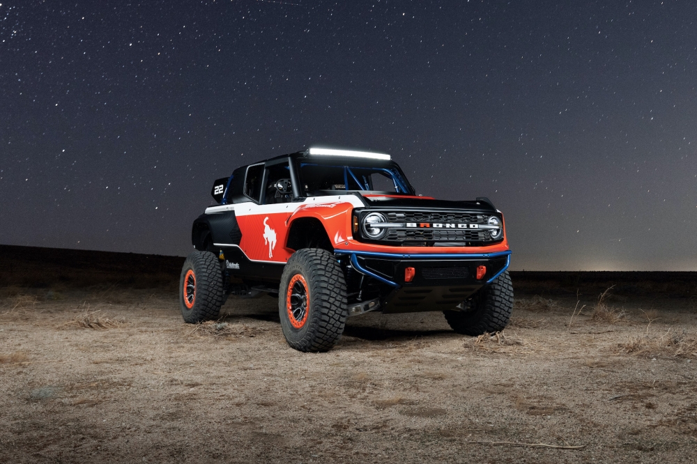 Ford prezentuje limitowaną, ponad 400-konną edycję modelu Bronco DESERT RACER