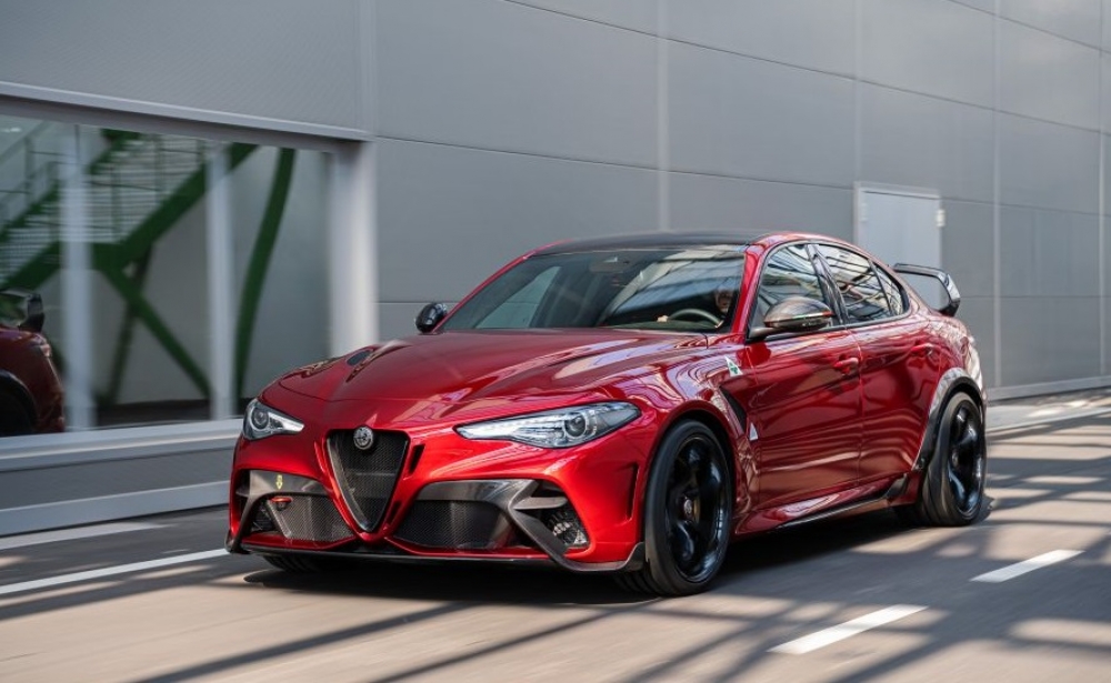 Giulia GTA: śmiały powrót legendarnej Alfy Romeo [Gulia GTA ZDJĘCIA]