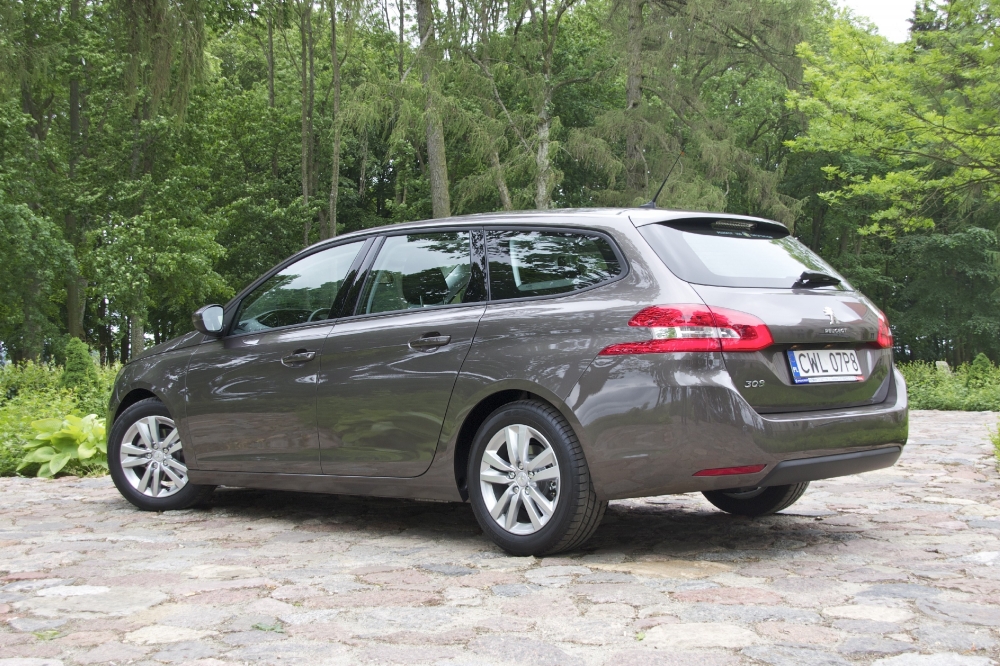 Peugeot i blog CzasGentlemanow.pl piętnują złe maniery na polskich ulicach