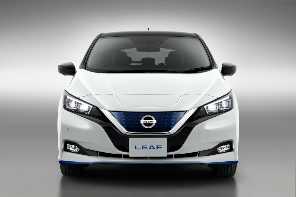 Produkcji Nissana LEAF szybuje jak Bluebird