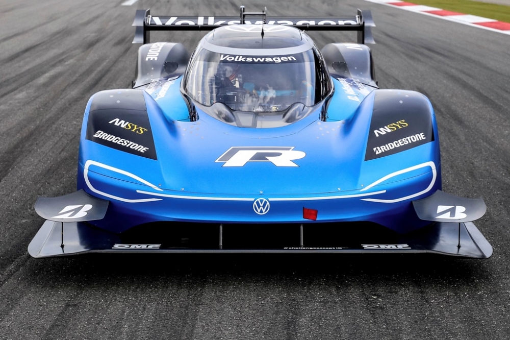 Goodwood Festival of Speed: elektryczny Volkswagen ID. R zmierzy się z rekordem trasy ustanowionym przez samochód Formuły 1