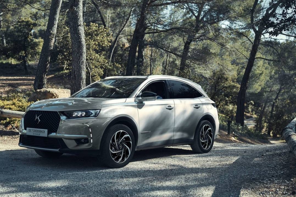 Hybrydowy DS 7 CROSSBACK E-TENSE zużywa tylko 1,3 litra benzyny na 100 km