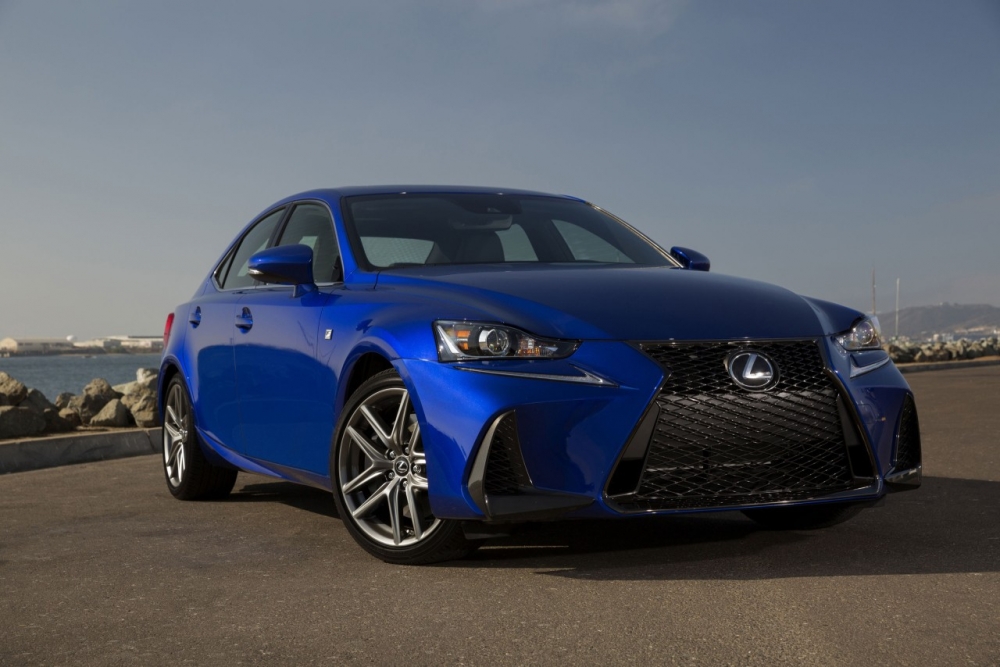 Lexus IS F Sport: pościg w stylu Jamesa Bonda