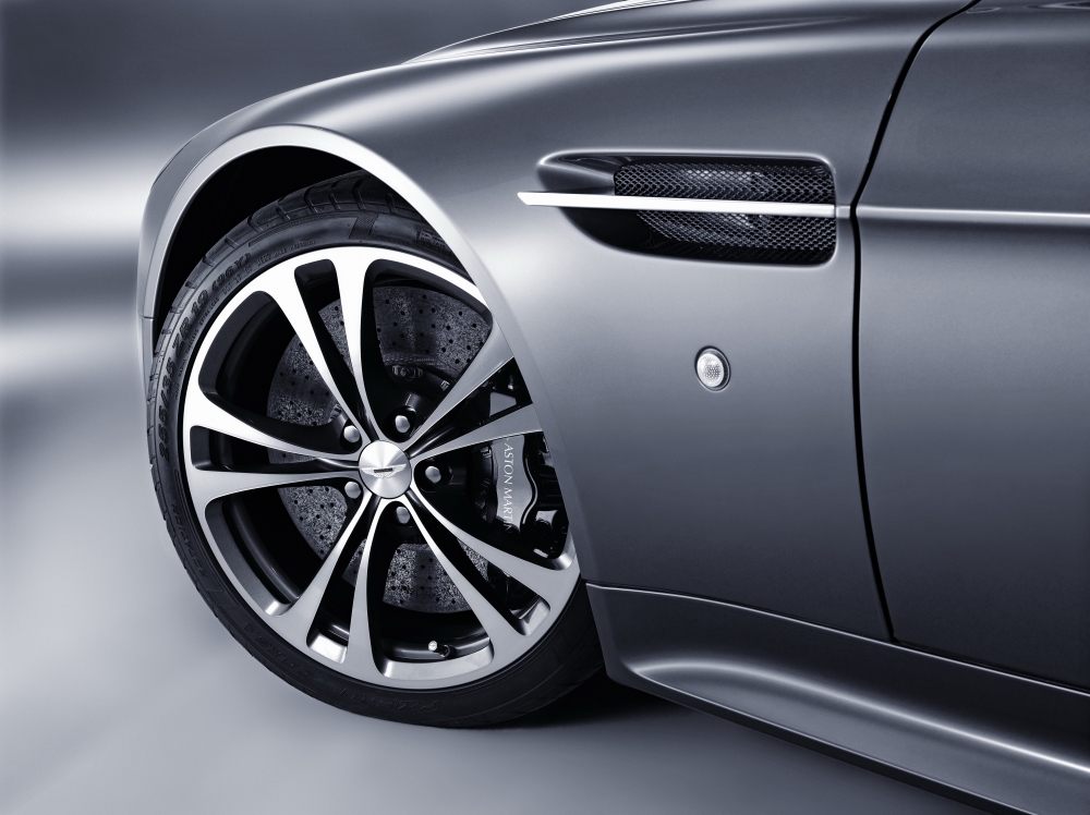 Aston Martin Vantage 