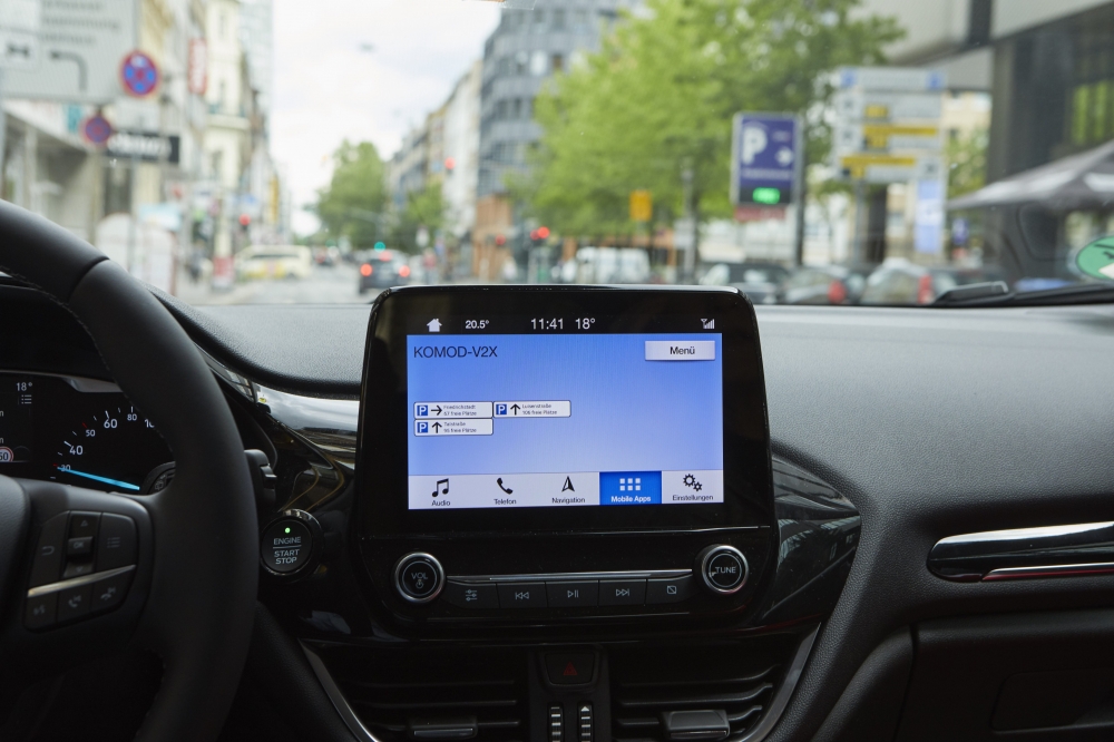 Technologie łączności Connected-Car mogą wskazać kierowcom wolne parkingi