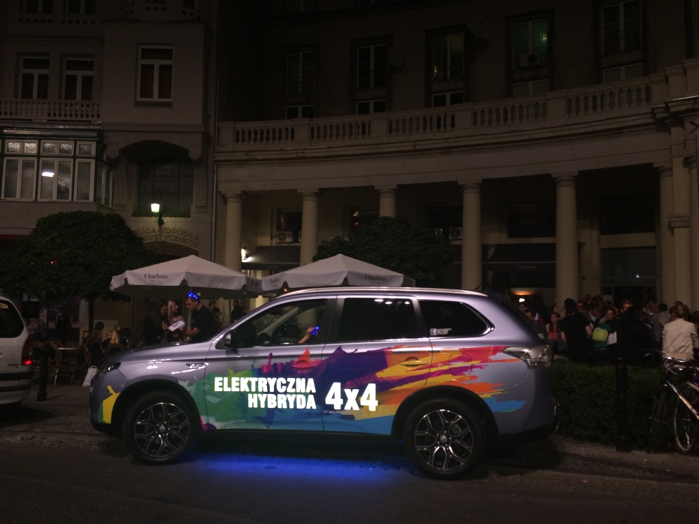 Outlander PHEV zdobywa Nowy Świat