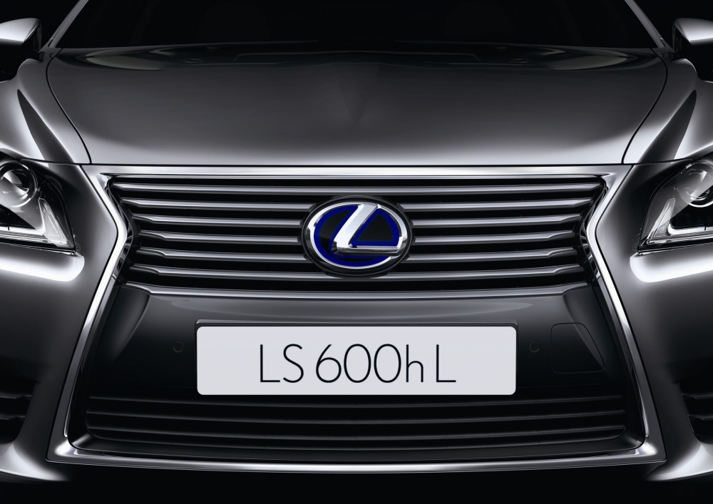 Nowy Lexus LS: dynamiczne osiągi w luksusowym wydaniu