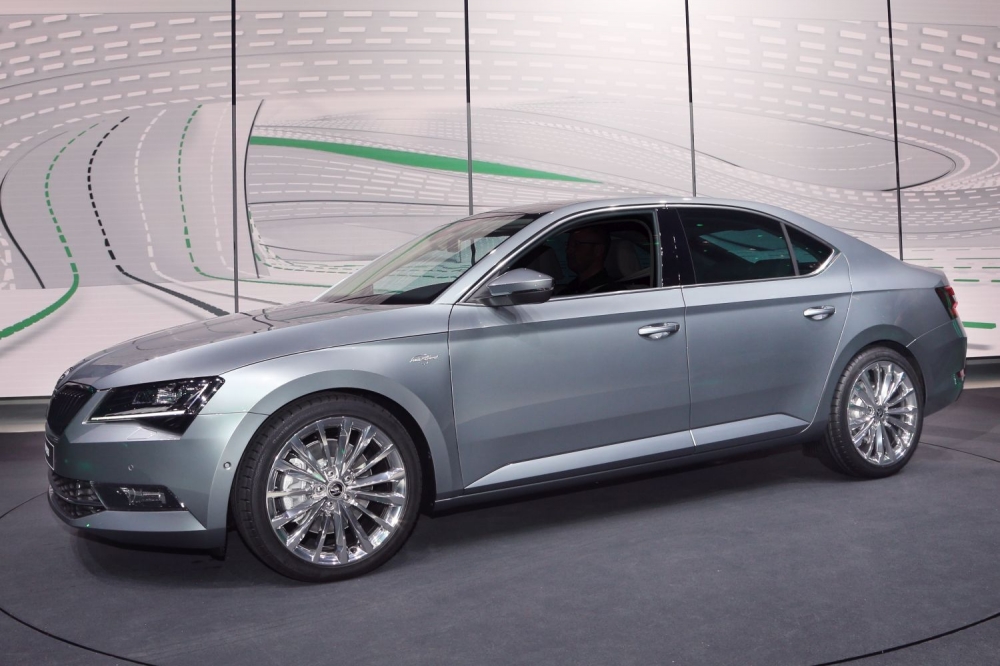 Nowa Skoda Superb: emocjonujący występ na Volkswagen Group Night w Genewie