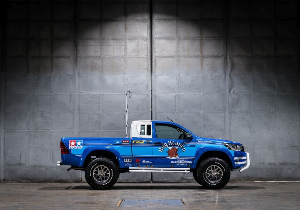 Toyota Hilux Bruiser jak zabawka 