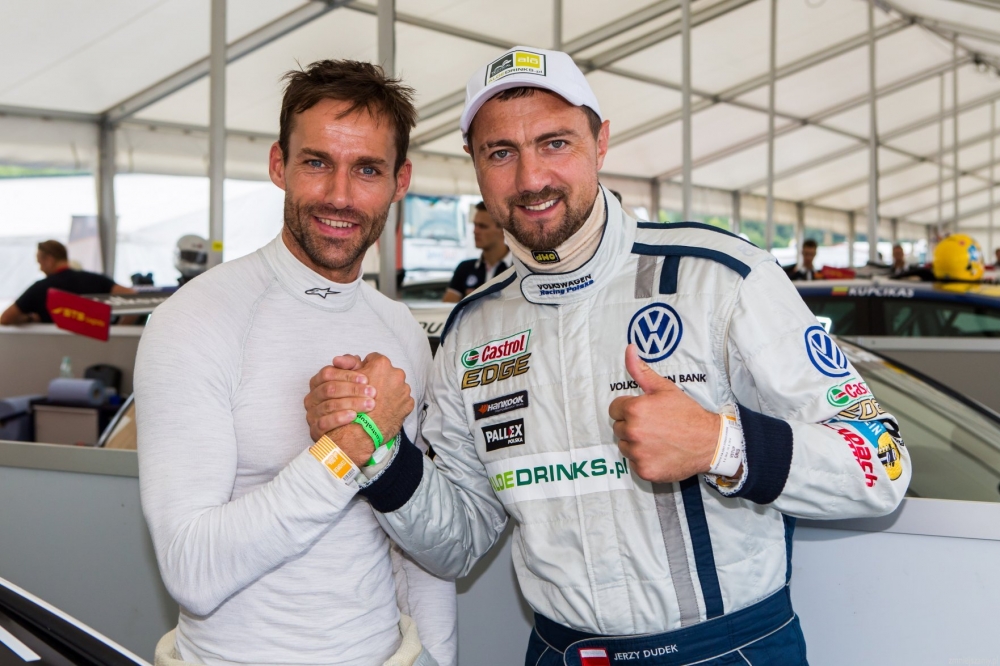 Kierowcy Volkswagen Castrol Cup radzą jak bezpiecznie wrócić z wakacji