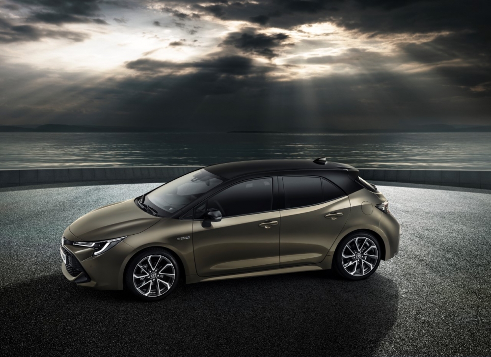 Toyota wchodzi w nową fazę strategii dotyczącej napędów w europejskich modelach